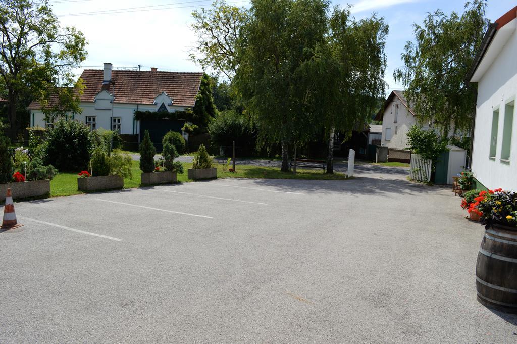 Fruehstueckspension Sterr Strebersdorf Exterior photo
